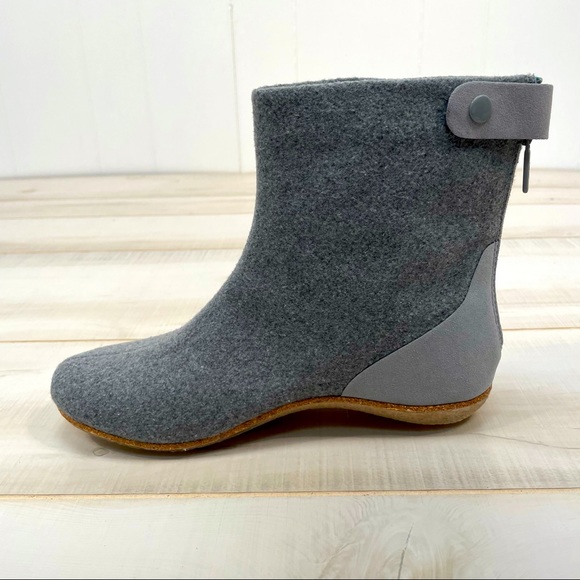 Disctrict by Sole Grey Wool ReCork Felt Zip Boots Sz 8 Stride Recycled Rubber - Picture 10 of 11